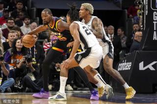 乎严苛的自 乎严苛的自