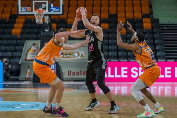 霍纳试图以 霍纳试图以